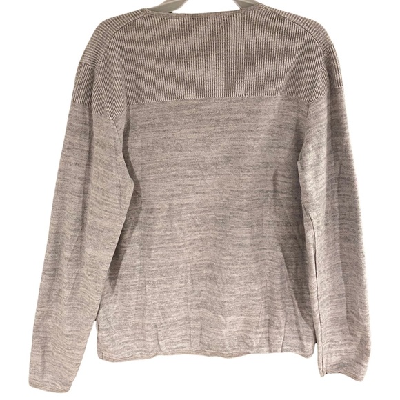 **LIKE NEW** CALVIN KLEIN Gray Sweater. Size M. Body Fit. - Picture 2 of 6